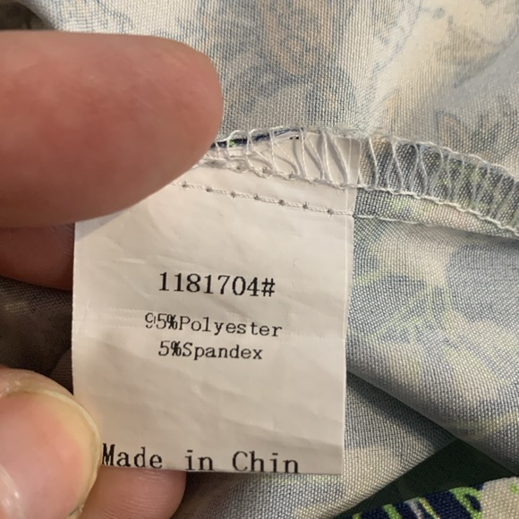 NORACORA brand, Size Medium multi-colored short sleeve blouse. - Picture 6 of 10